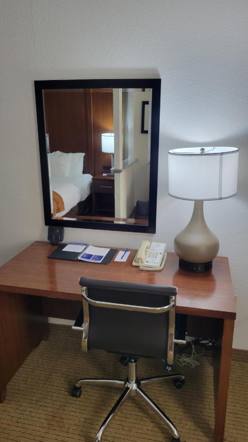 Comfort Suites Cumming-Atlanta Near Northside Hospital Forsyth Экстерьер фото