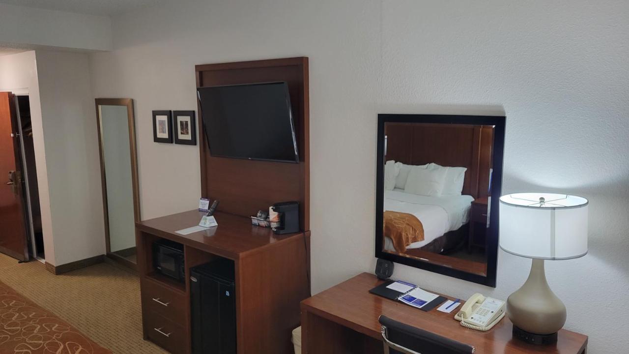 Comfort Suites Cumming-Atlanta Near Northside Hospital Forsyth Экстерьер фото