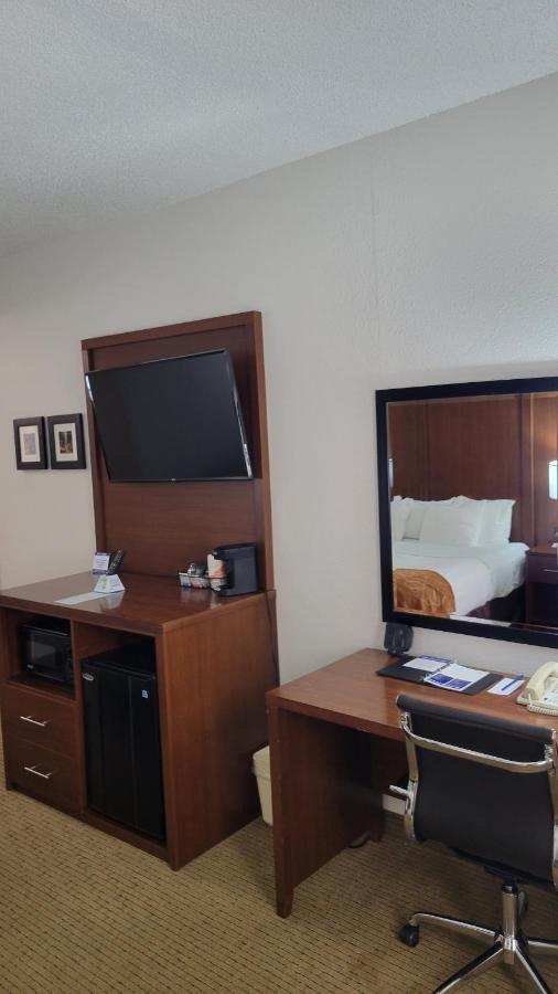 Comfort Suites Cumming-Atlanta Near Northside Hospital Forsyth Экстерьер фото