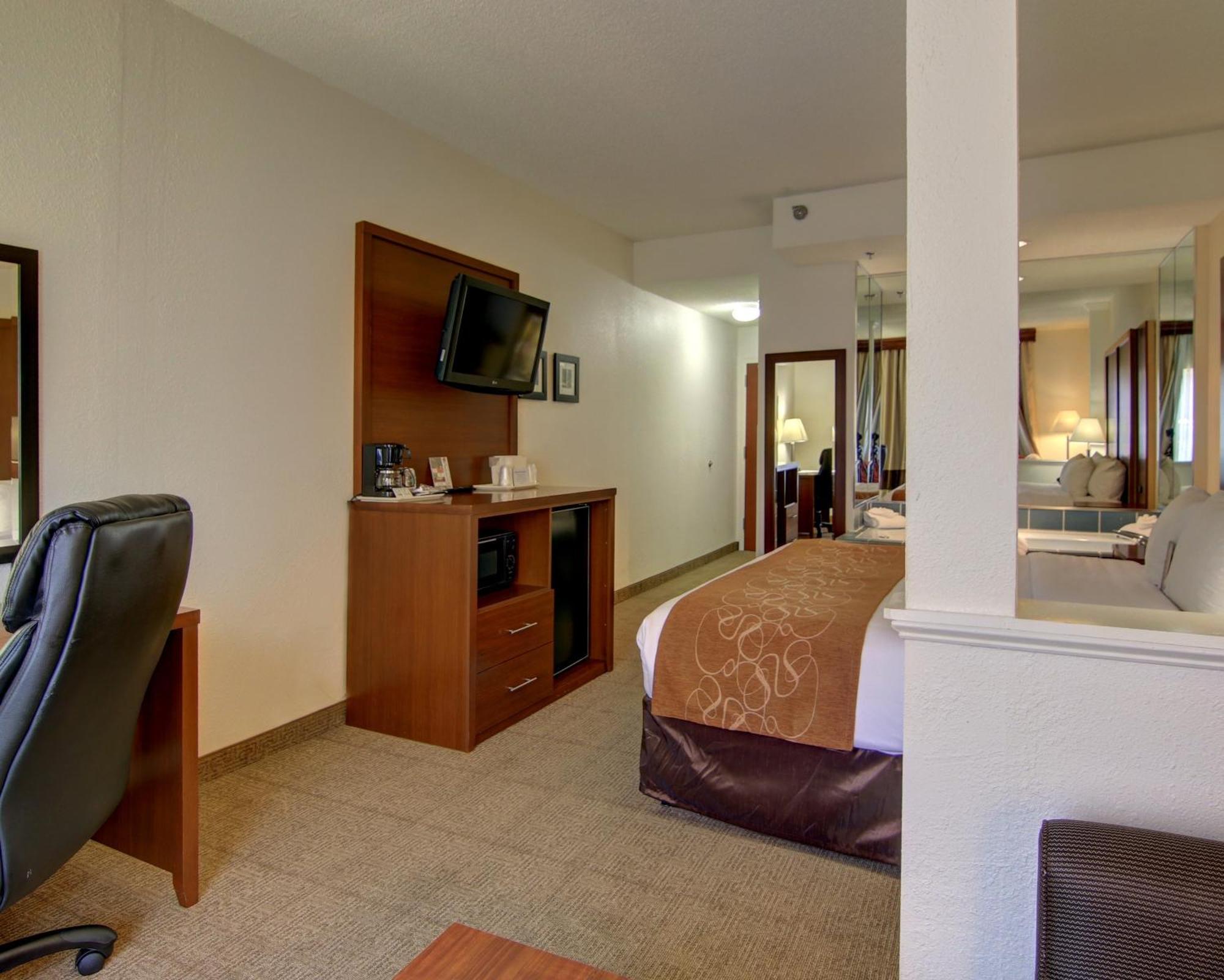 Comfort Suites Cumming-Atlanta Near Northside Hospital Forsyth Номер фото